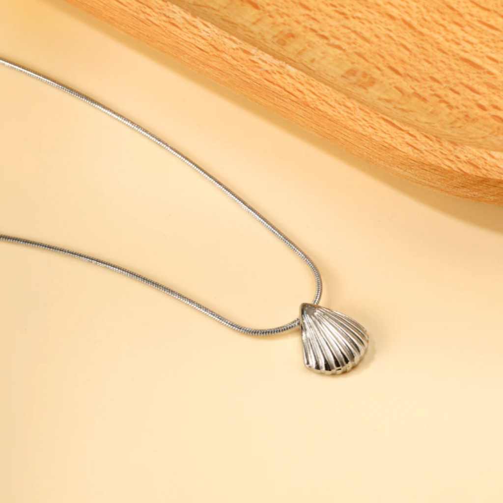 Shell Pendant Necklace