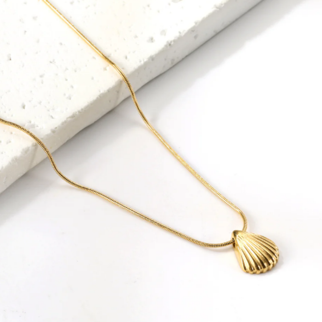 Shell Pendant Necklace