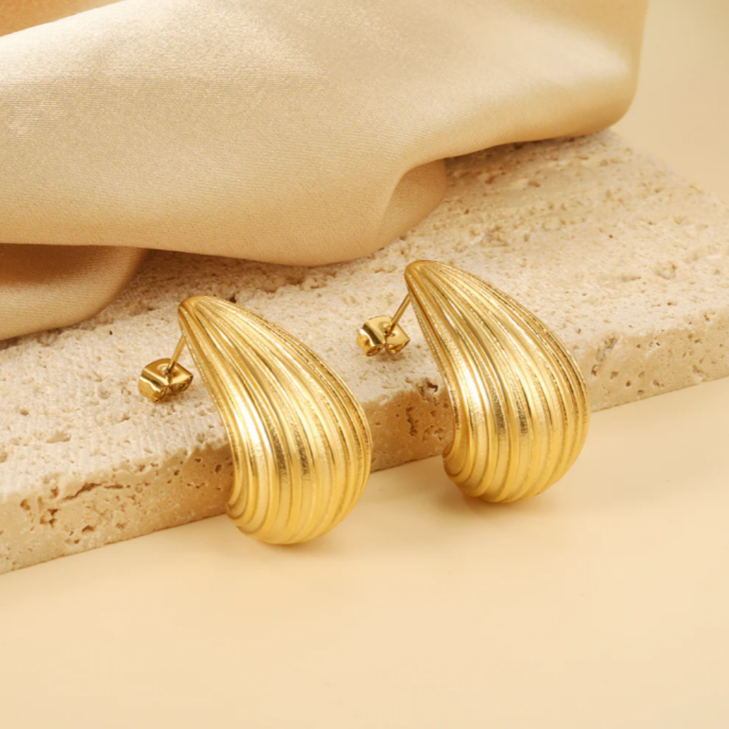 Ribbed Teardrops Earrings